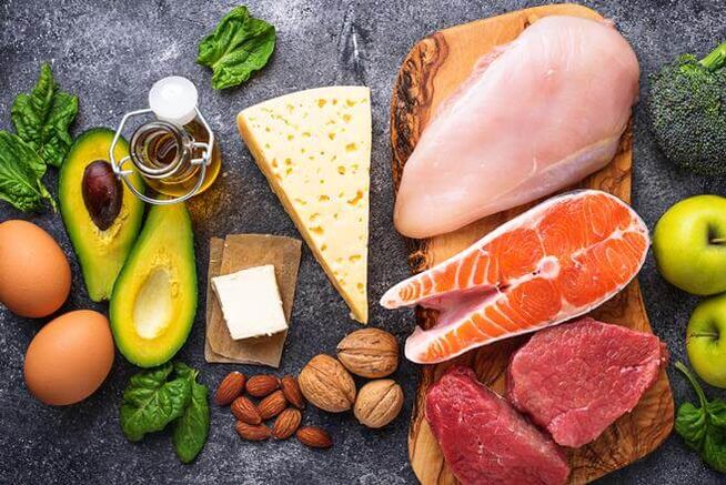 Diet diet rendah karbohidrat terdiri daripada produk yang mengandungi protein haiwan dan sayuran dengan lemak. 